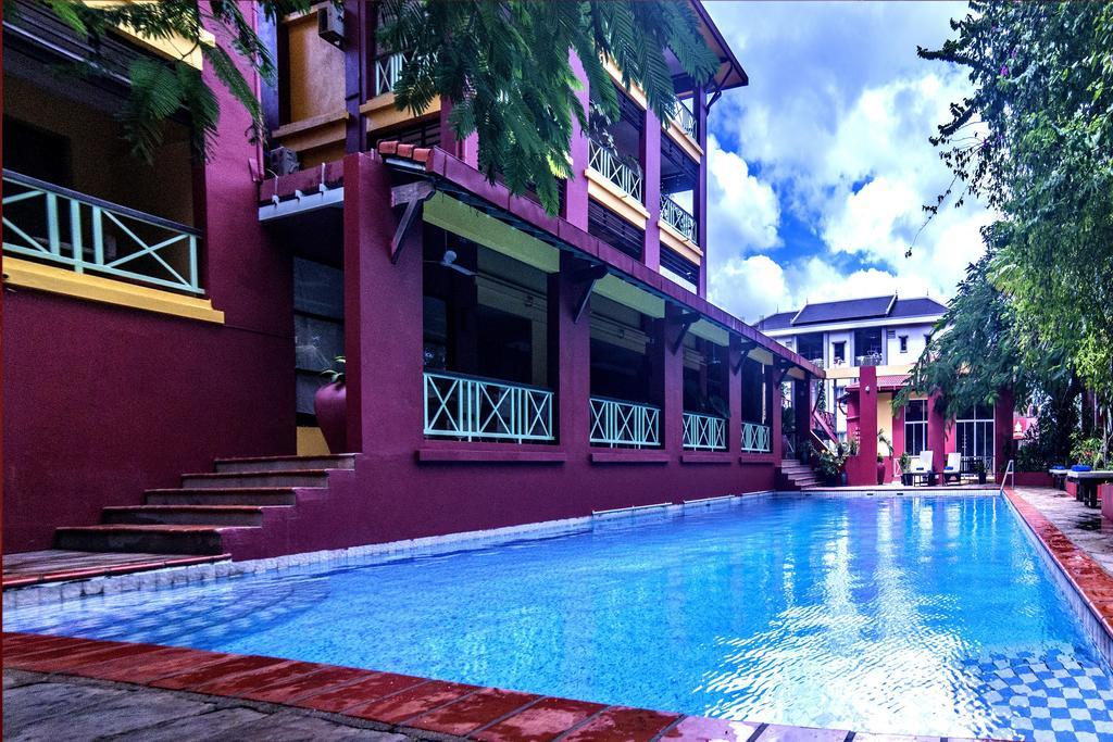 The Harbor Lights Palace Sihanoukville Extérieur photo