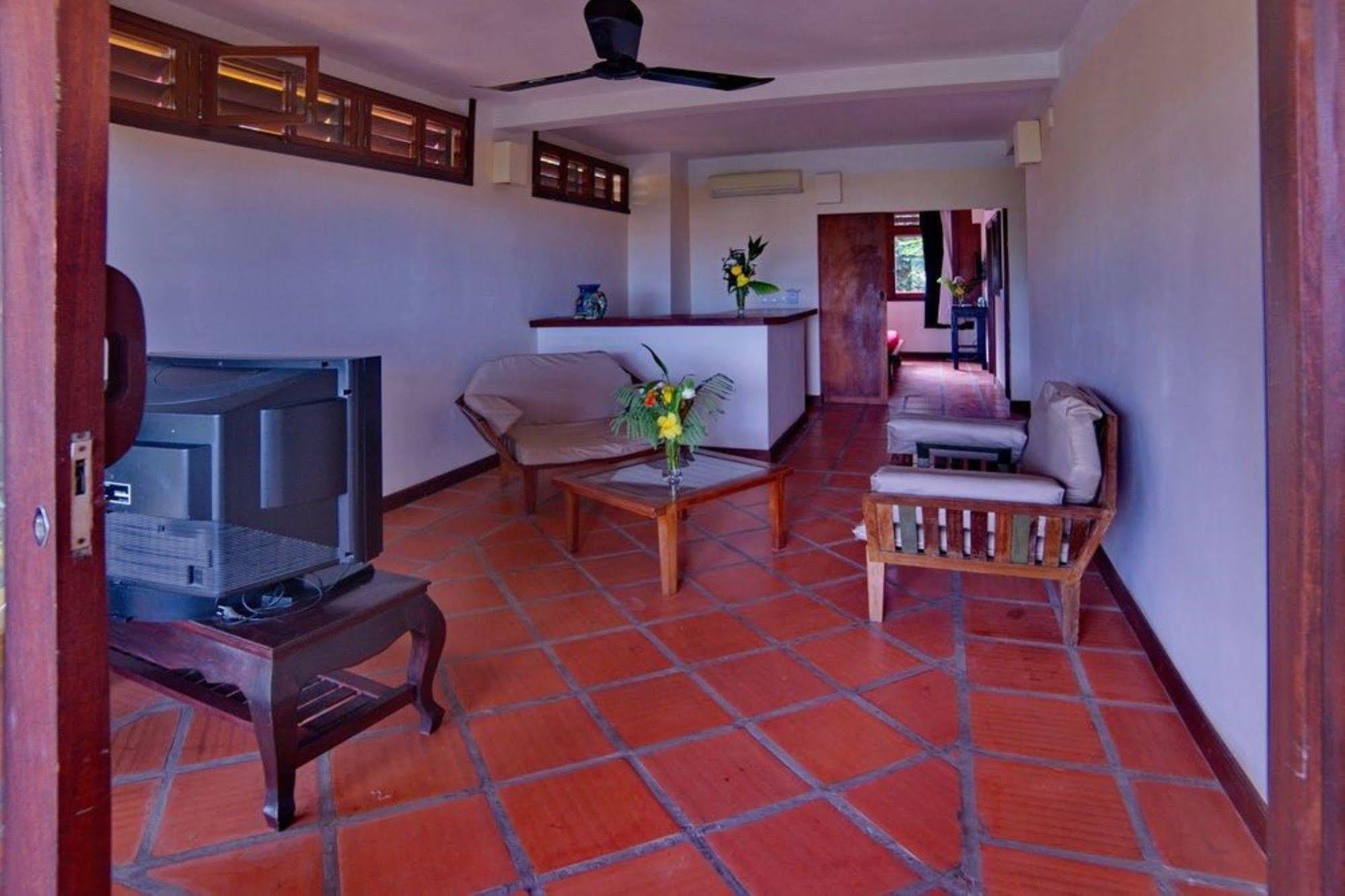 The Harbor Lights Palace Sihanoukville Extérieur photo