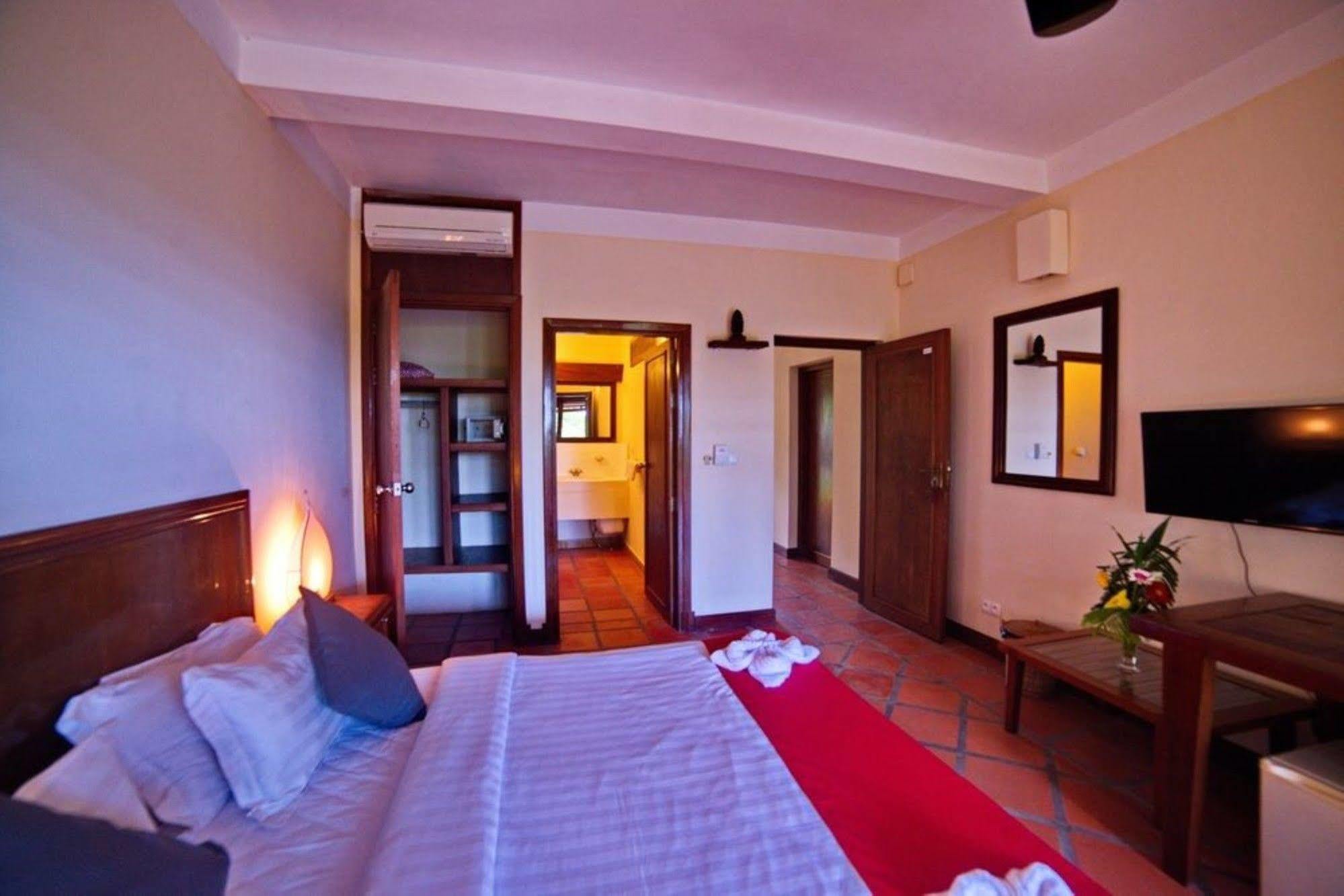 The Harbor Lights Palace Sihanoukville Extérieur photo