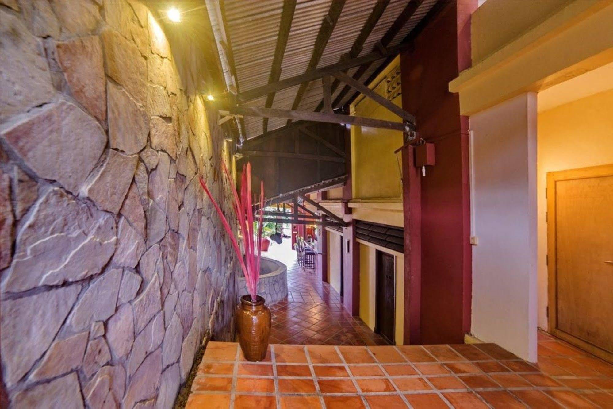 The Harbor Lights Palace Sihanoukville Extérieur photo