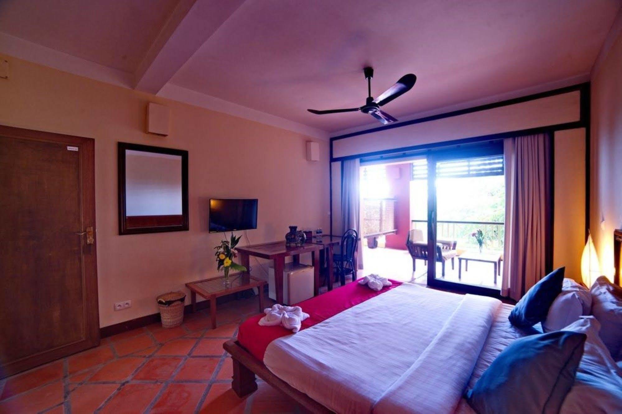 The Harbor Lights Palace Sihanoukville Extérieur photo