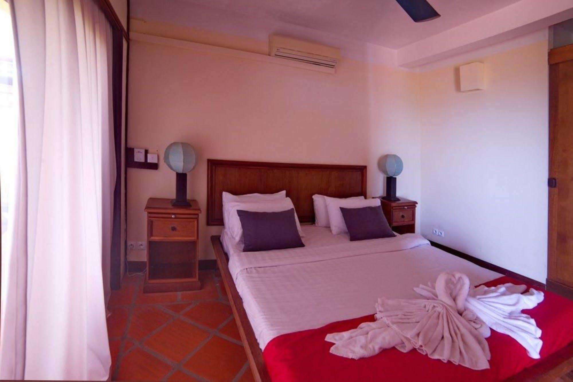 The Harbor Lights Palace Sihanoukville Extérieur photo