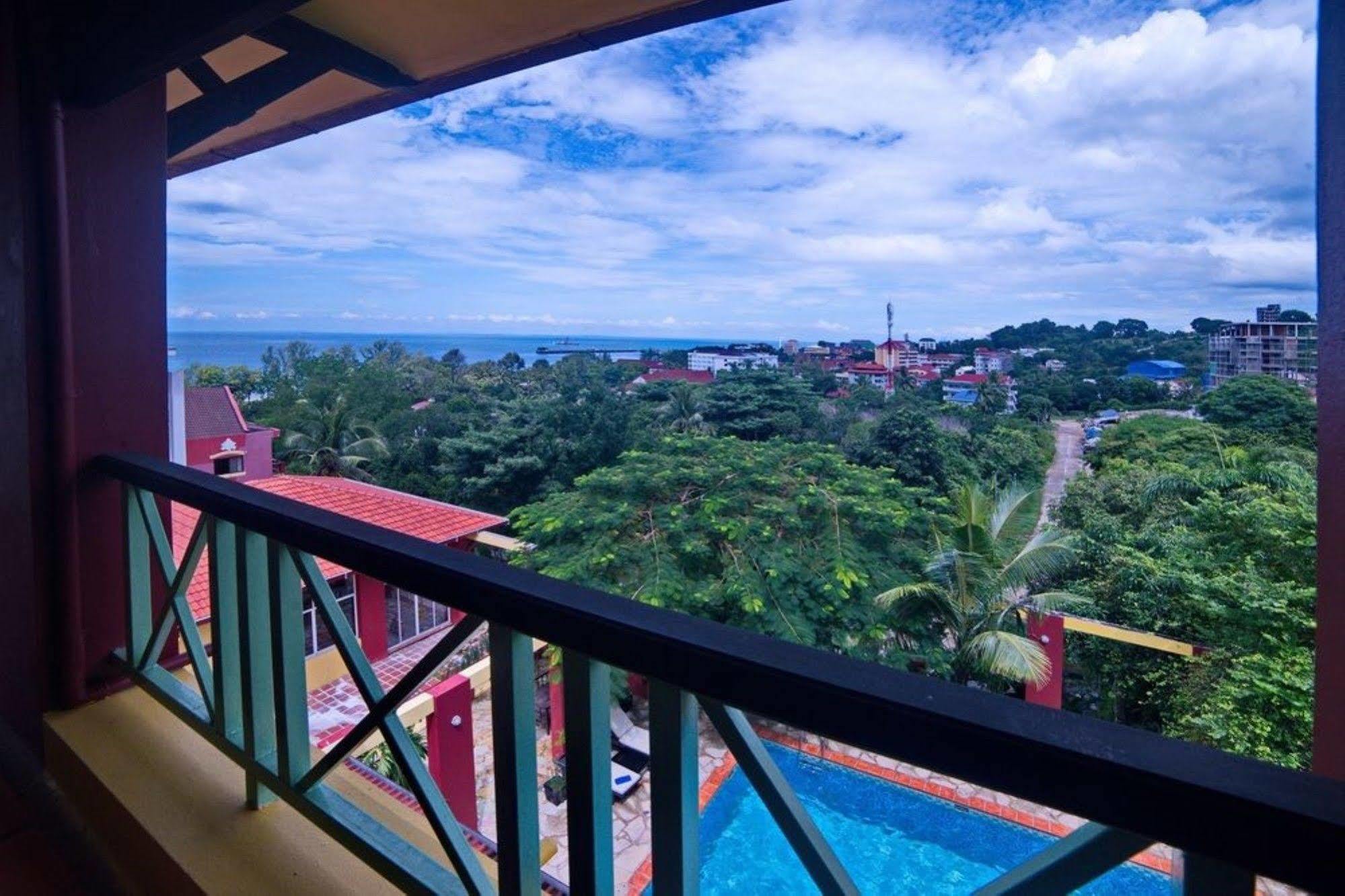 The Harbor Lights Palace Sihanoukville Extérieur photo